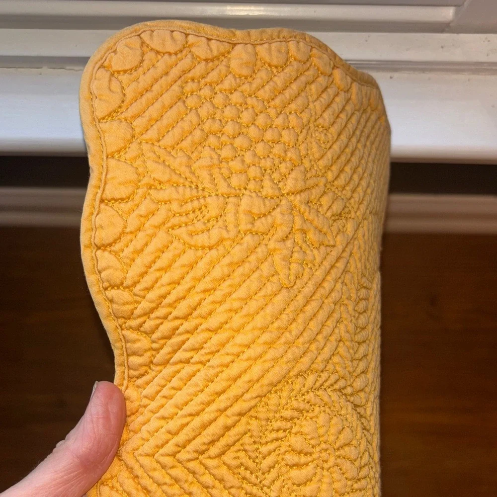 Williams Sonoma Set of Four Quilted Yellow Golden Rod Placemats